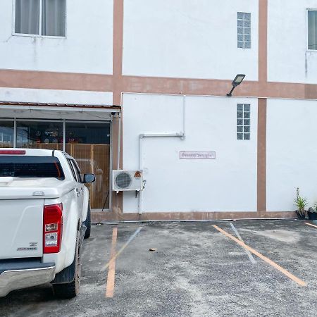 Uh Hostel Bangsaen Eksteriør billede