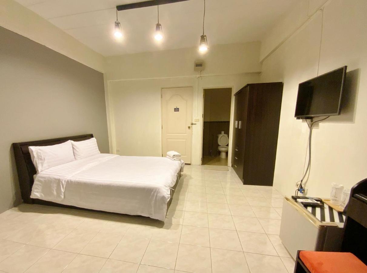 Uh Hostel Bangsaen Eksteriør billede